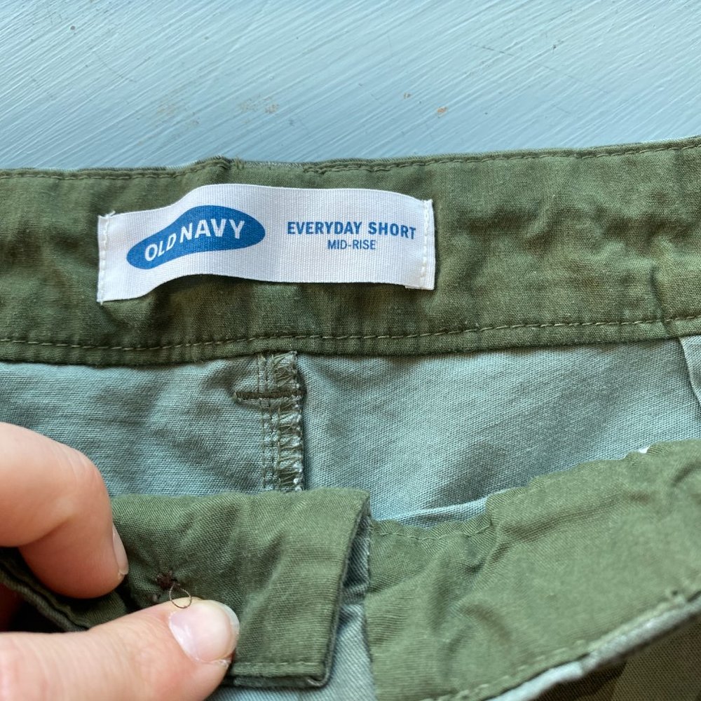 🥳 3 for $20 sale! Bundle and save! Old Navy Everyday Camo shorts size 6 - Picture 2 of 3